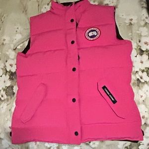 Women’s M Canada Goose vest Pink with black interior